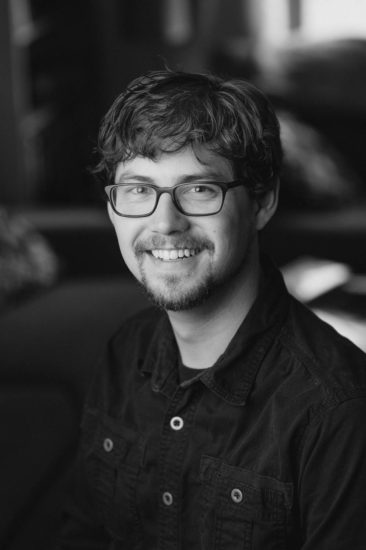 Messenger-Portrait-3518-2-366x550